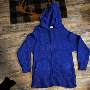 Nicole Miller long sleeve hoodie in blue. Excellent condition. No flaws